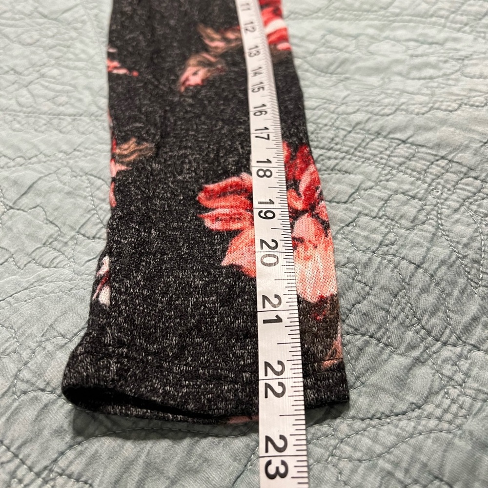 Maurices 24/7 Cozy Tee - Floral. Size L - Picture 5 of 7